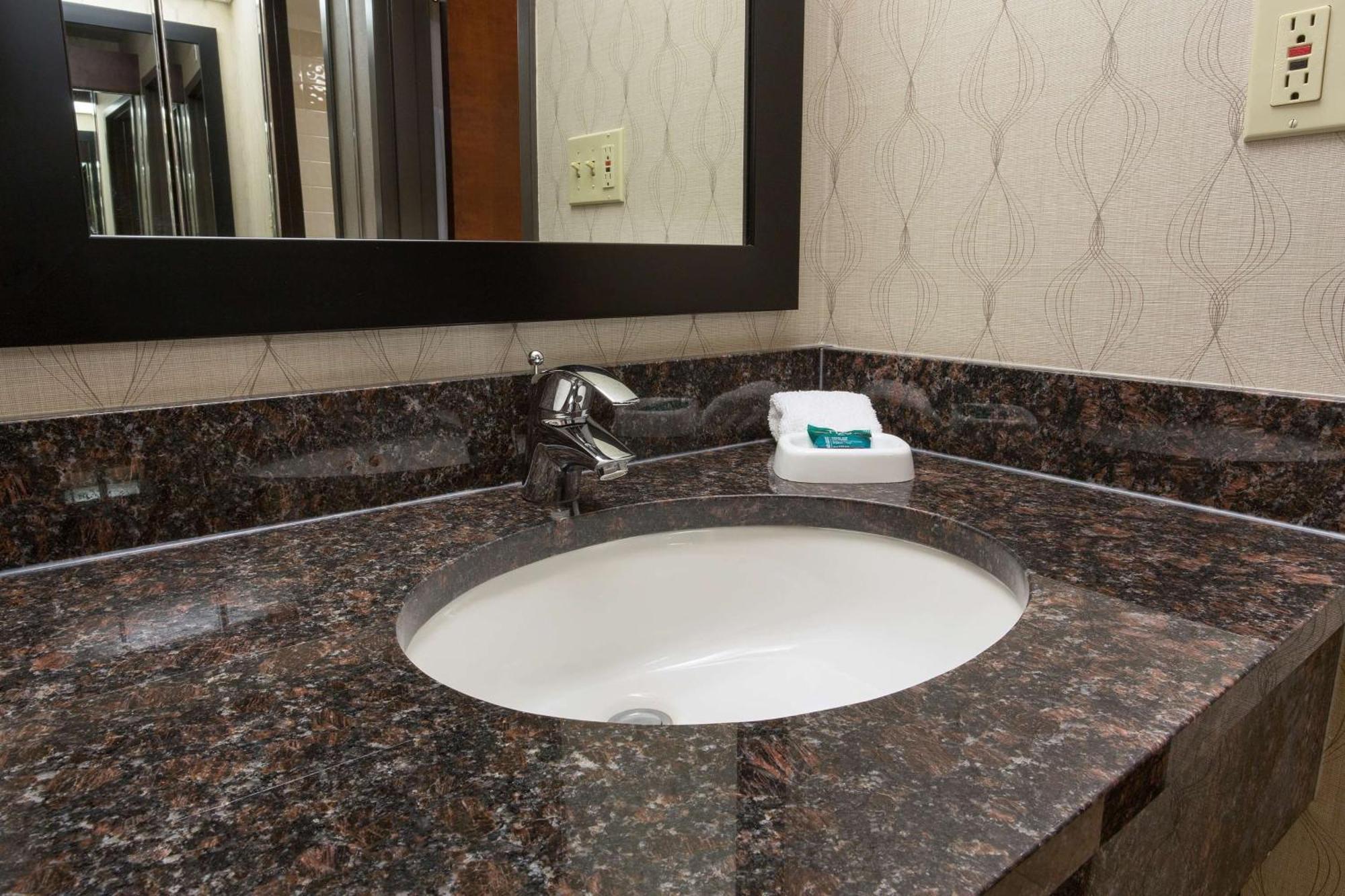 Heritage Inn Suites Houston Sugar Land, Trademark By Wyndham Dış mekan fotoğraf